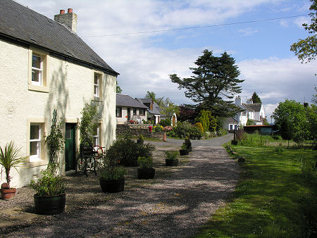 Cottages in Rait
