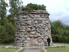The Cairn in 2001, showing the trees since removed from the battlefield